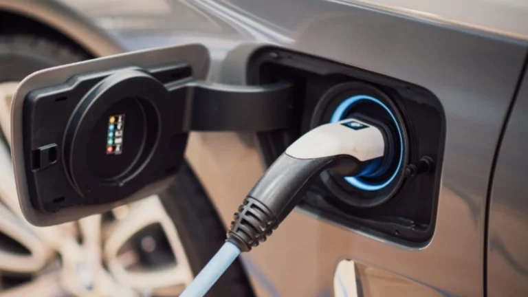Voiture d'occasion : la batterie des hybrides s'use plus vite que celle des électriques, voici pourquoi