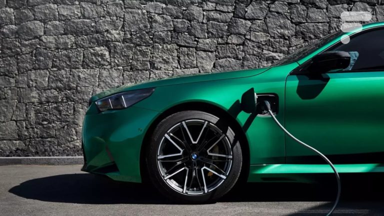 Vous ne branchez pas votre hybride ? BMW imagine une sanction inédite (et ça n'a rien d'écologique) — Frandroid