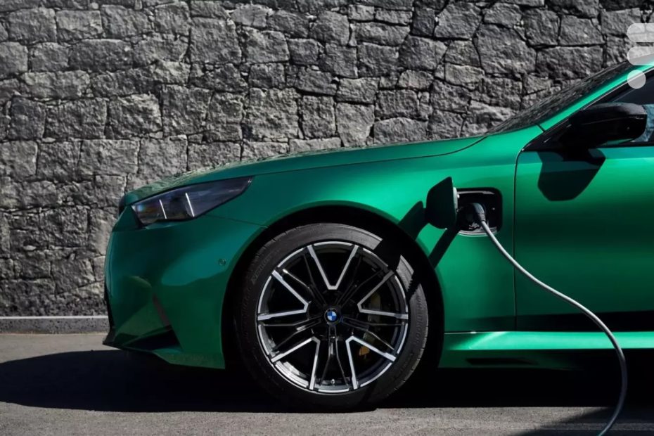 Vous ne branchez pas votre hybride ? BMW imagine une sanction inédite (et ça n'a rien d'écologique) — Frandroid