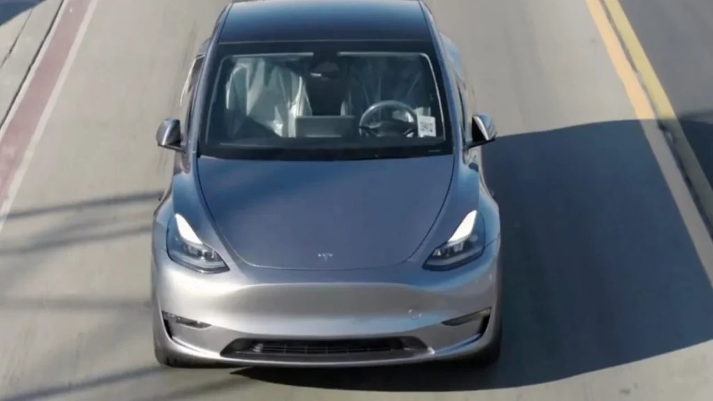 Tesla FSD : des utilisateurs portent plainte pour publicité mensongère