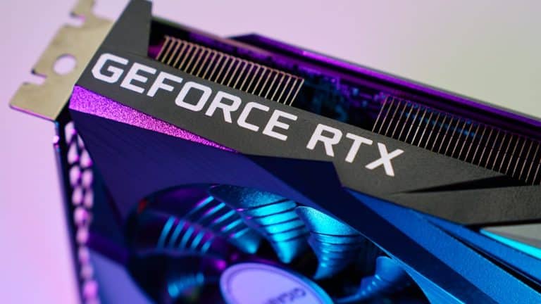 Un PC RTX 5080 sans ventilateur ? C'est possible, mais c'est une usine à gaz (littéralement)