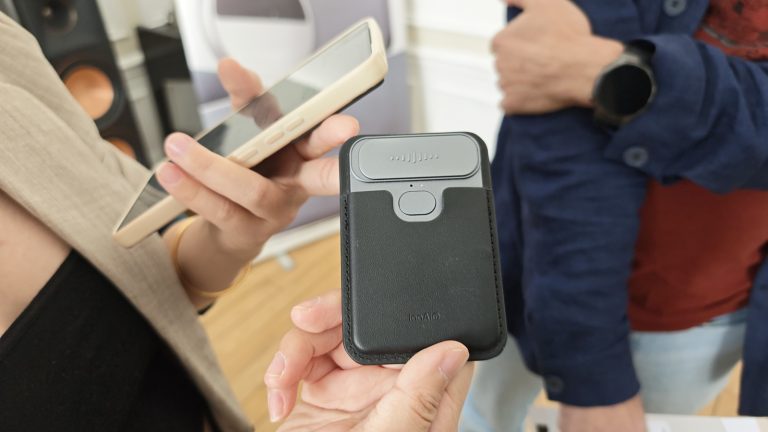 NotePin S : le mini enregistreur IA de Plaud revient avec un vrai bouton (et ça change tout)