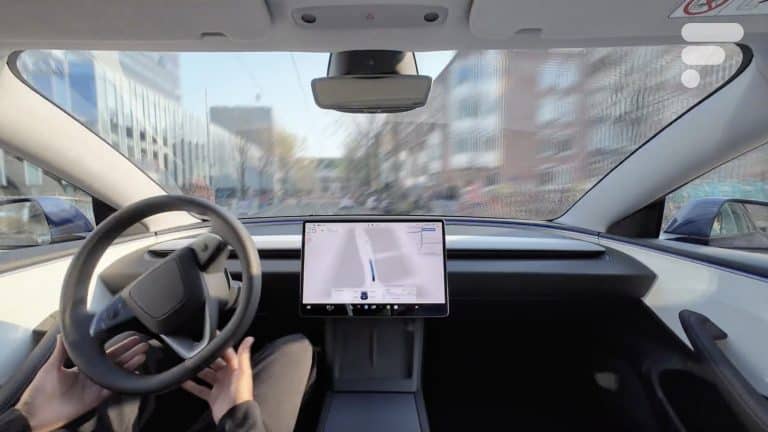 Tesla FSD V14 Lite : 4 millions de voitures mises à jour, mais toujours pas autonomes — Frandroid