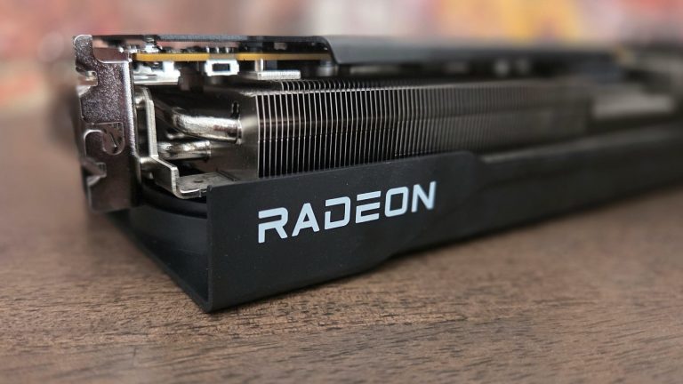 Test PNY RTX 5080 Slim OC : la carte graphique puissante et (enfin) compacte