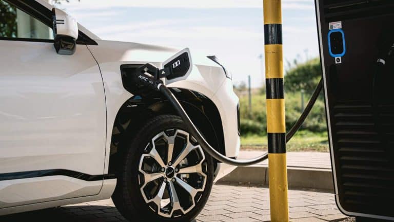 Le feuilleton Angell/Rebirth, le Royaume-Uni taxe les voiture électriques et Renault corrige la Twingo