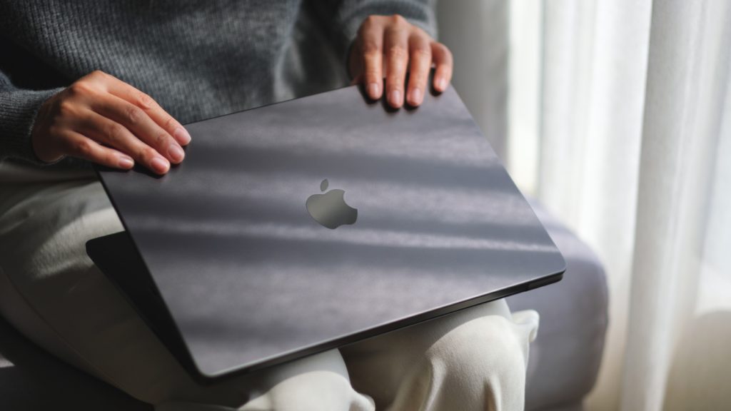 Le MacBook Pro OLED n’a jamais semblé aussi proche, et Samsung y serait pour beaucoup