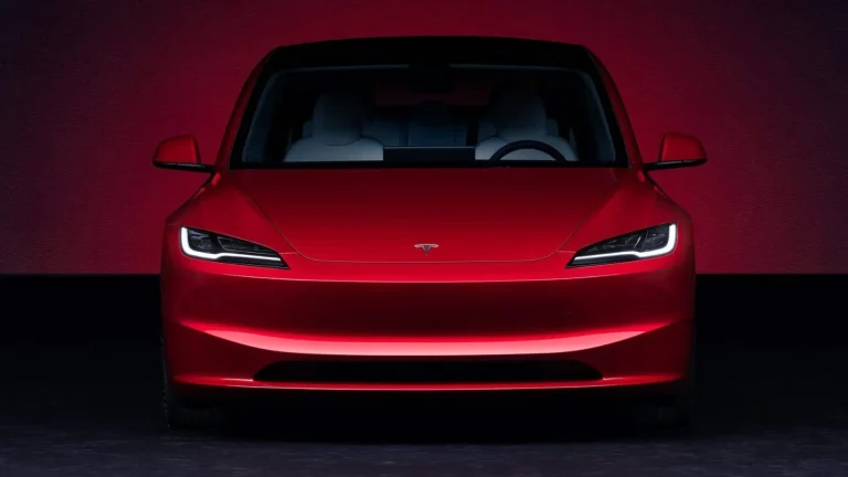 Malgré la crise et la concurrence, Tesla vient de franchir un record historique