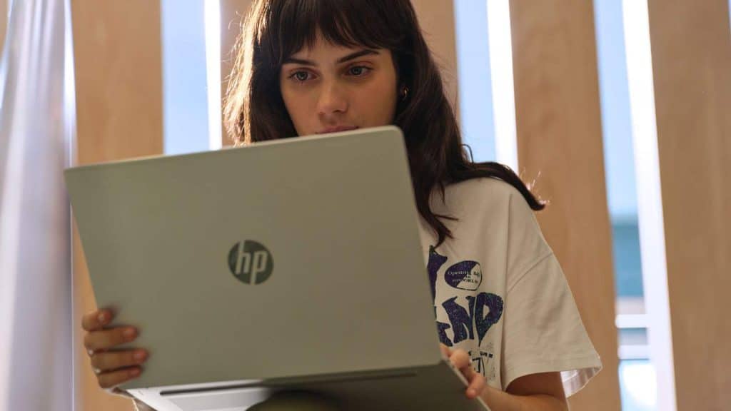 « S’ils doivent acheter un PC, mieux vaut le faire dès aujourd’hui » : HP alerte sur la potentielle hausse du prix de leurs PC d’ici 2028