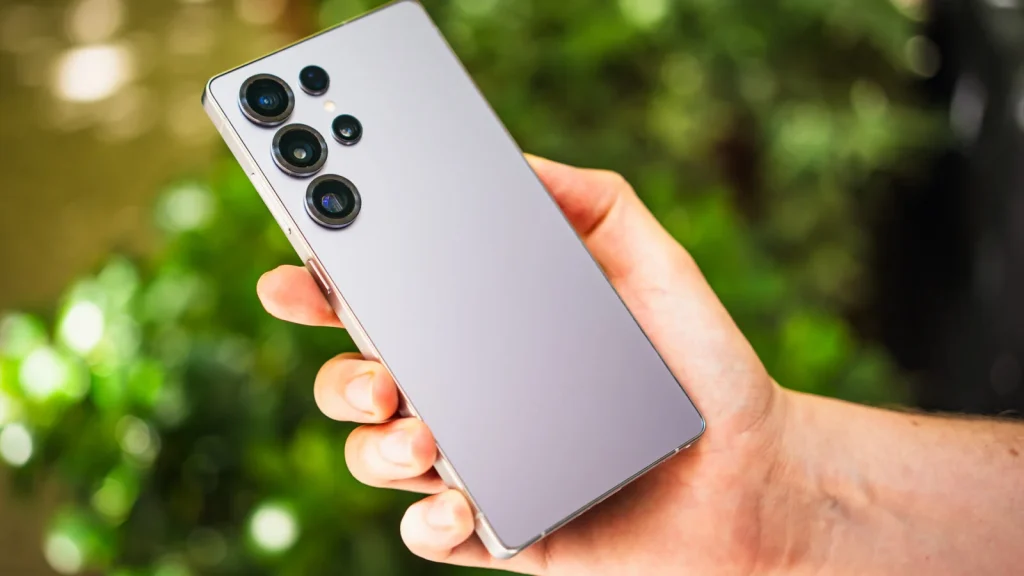 Samsung vide le stock de Galaxy S25 Ultra : à -51%, le smartphone de luxe se vend par camions 🚚