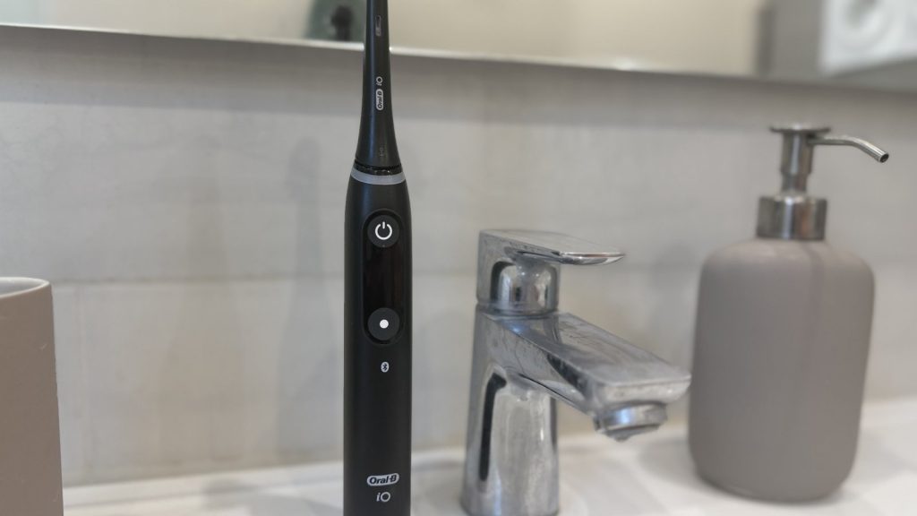 Test Oral-B iO 6 : la reine des brosses à dents connectées ? — Frandroid